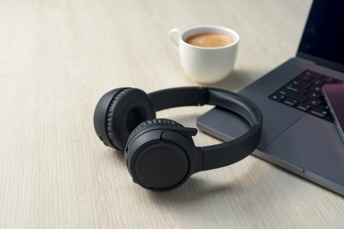 Casti Kensington EQ H1050 On-Ear, reglabile, microfon cu anulare sunet inclus, conexiune Bluetooth, plastic partial reciclat, negru